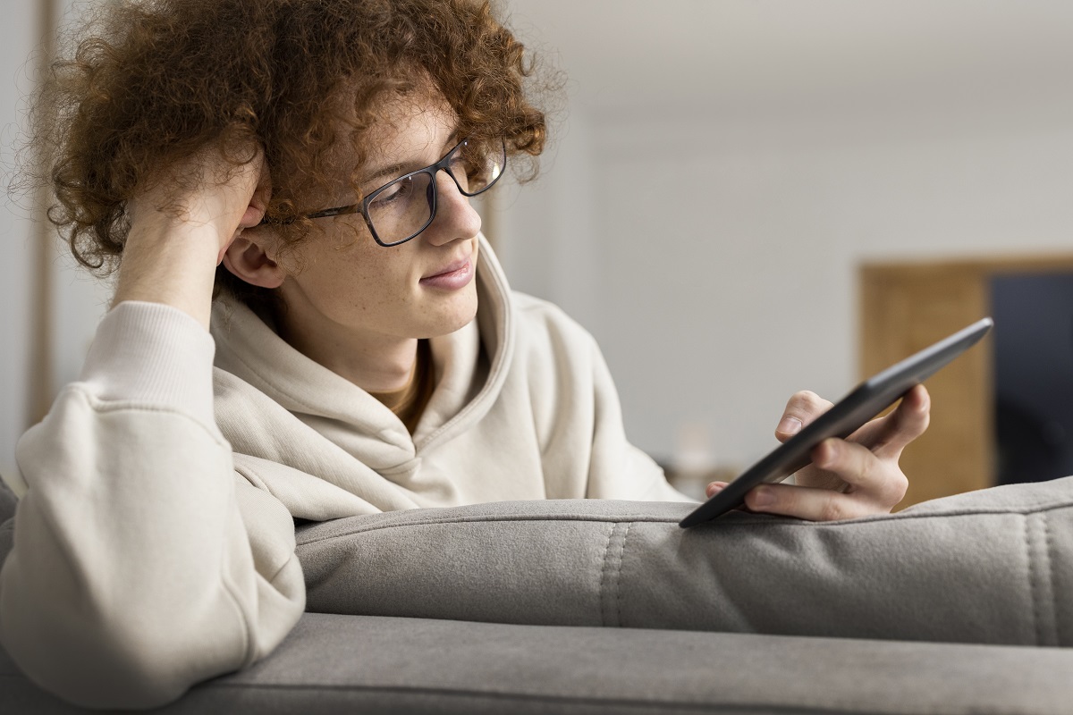 Jovem com atendimento psicológico online